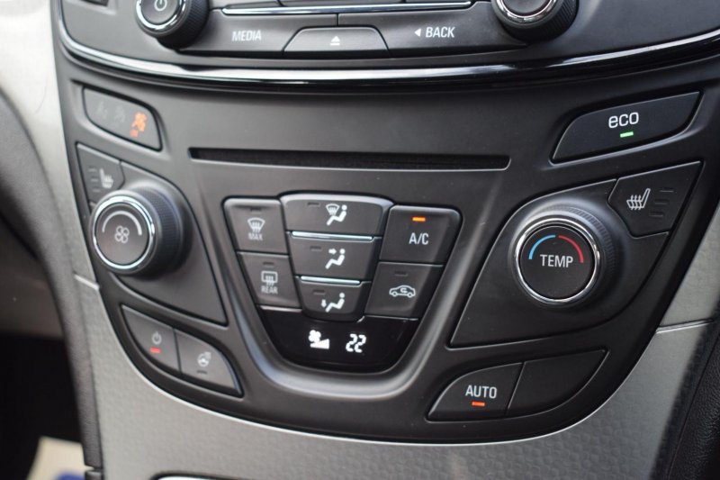 VAUXHALL INSIGNIA