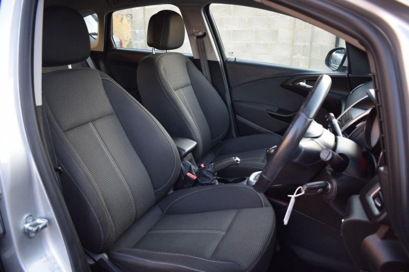 VAUXHALL ASTRA
