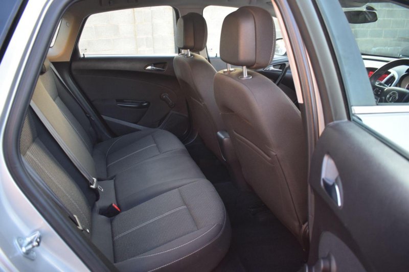 VAUXHALL ASTRA