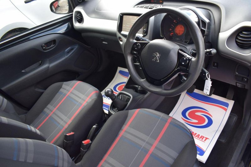 PEUGEOT 108