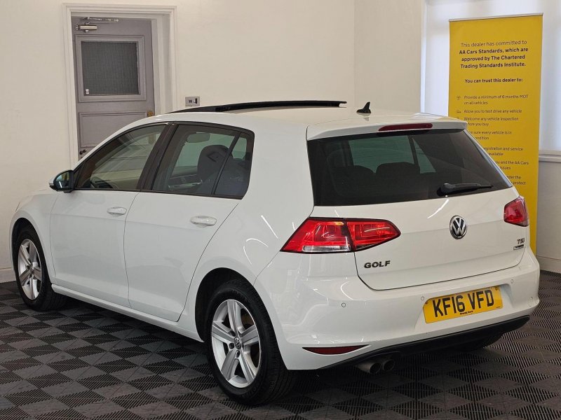 VOLKSWAGEN GOLF