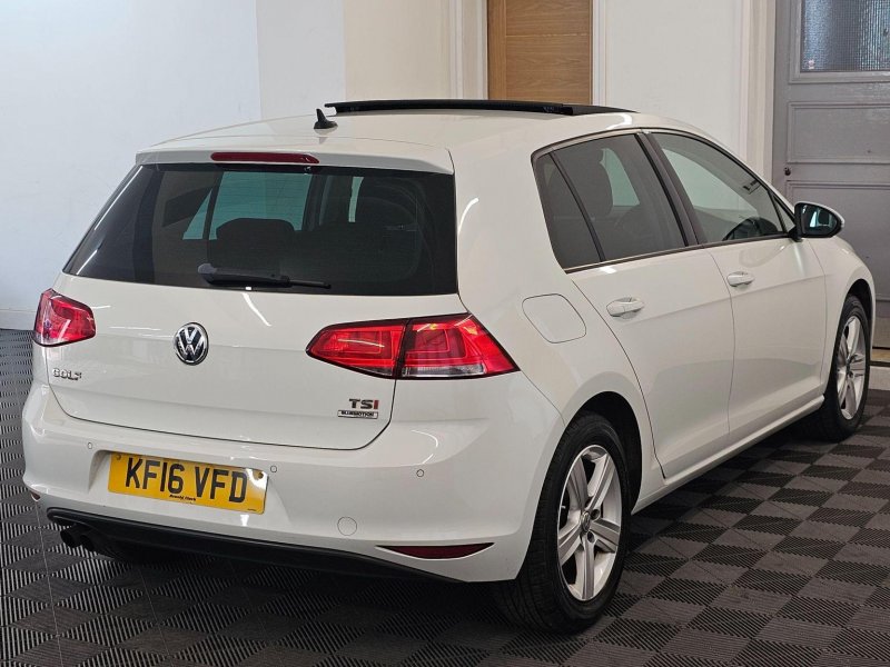 VOLKSWAGEN GOLF
