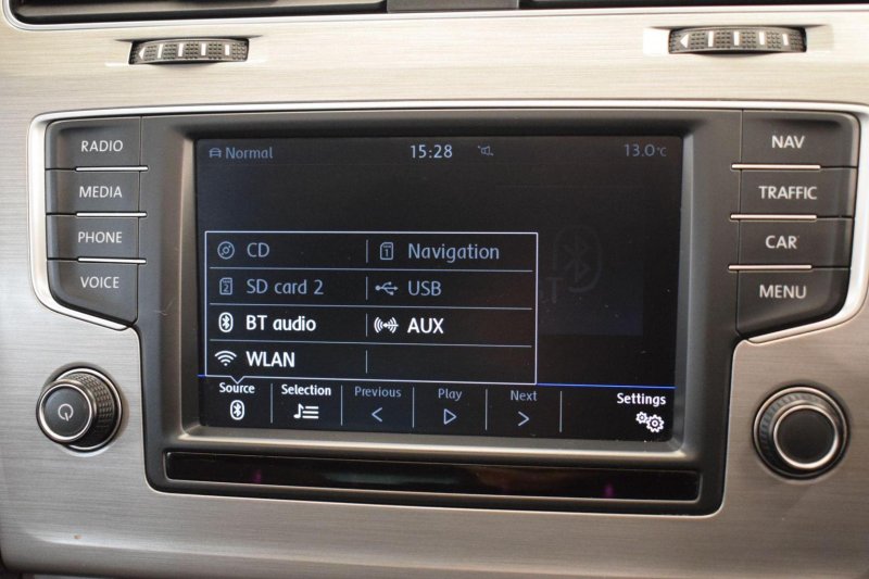 VOLKSWAGEN GOLF