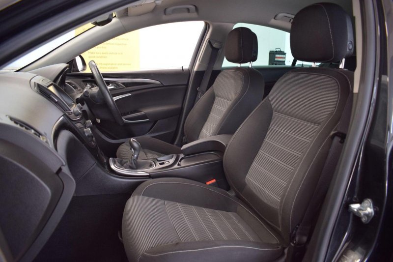 VAUXHALL INSIGNIA
