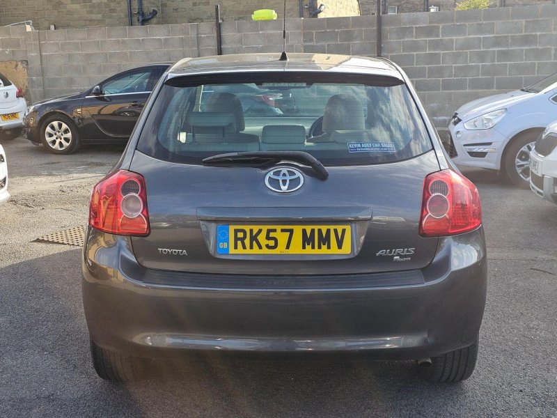 TOYOTA AURIS