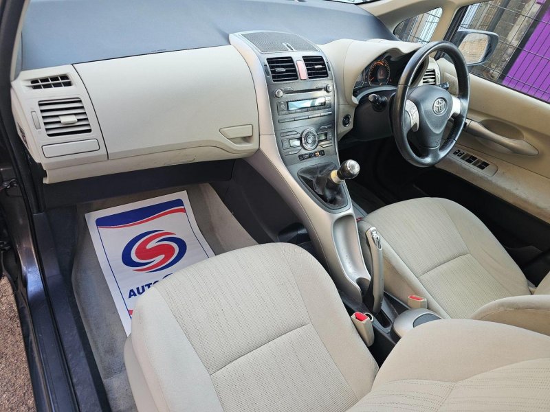 TOYOTA AURIS