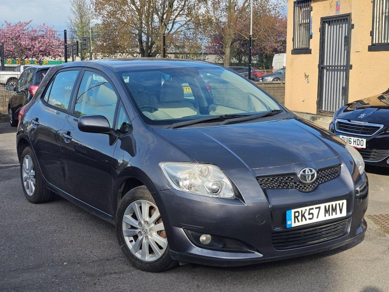TOYOTA AURIS