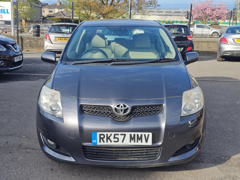 TOYOTA AURIS