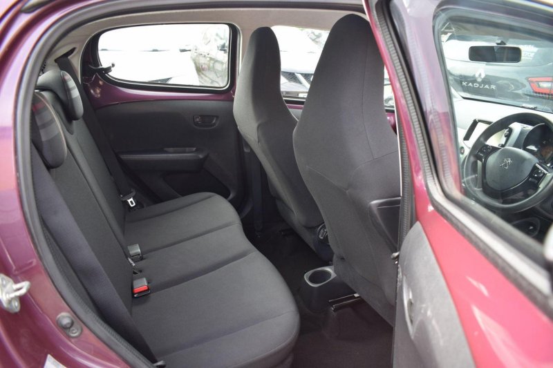 PEUGEOT 108
