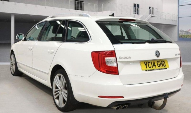 View SKODA SUPERB 2.0 TDI Elegance DSG Euro 5 (s/s) 5dr